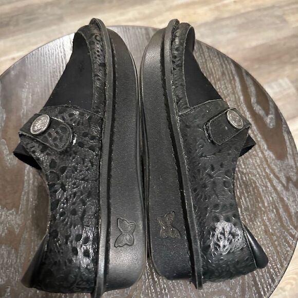 Alegria Den 435 Women's Black Embossed Leather Neoprene Comfort Shoes Clog - Picture 3 of 8